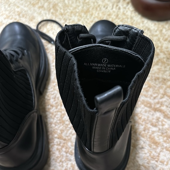 BlACK BOOTS size 7 - Picture 4 of 6